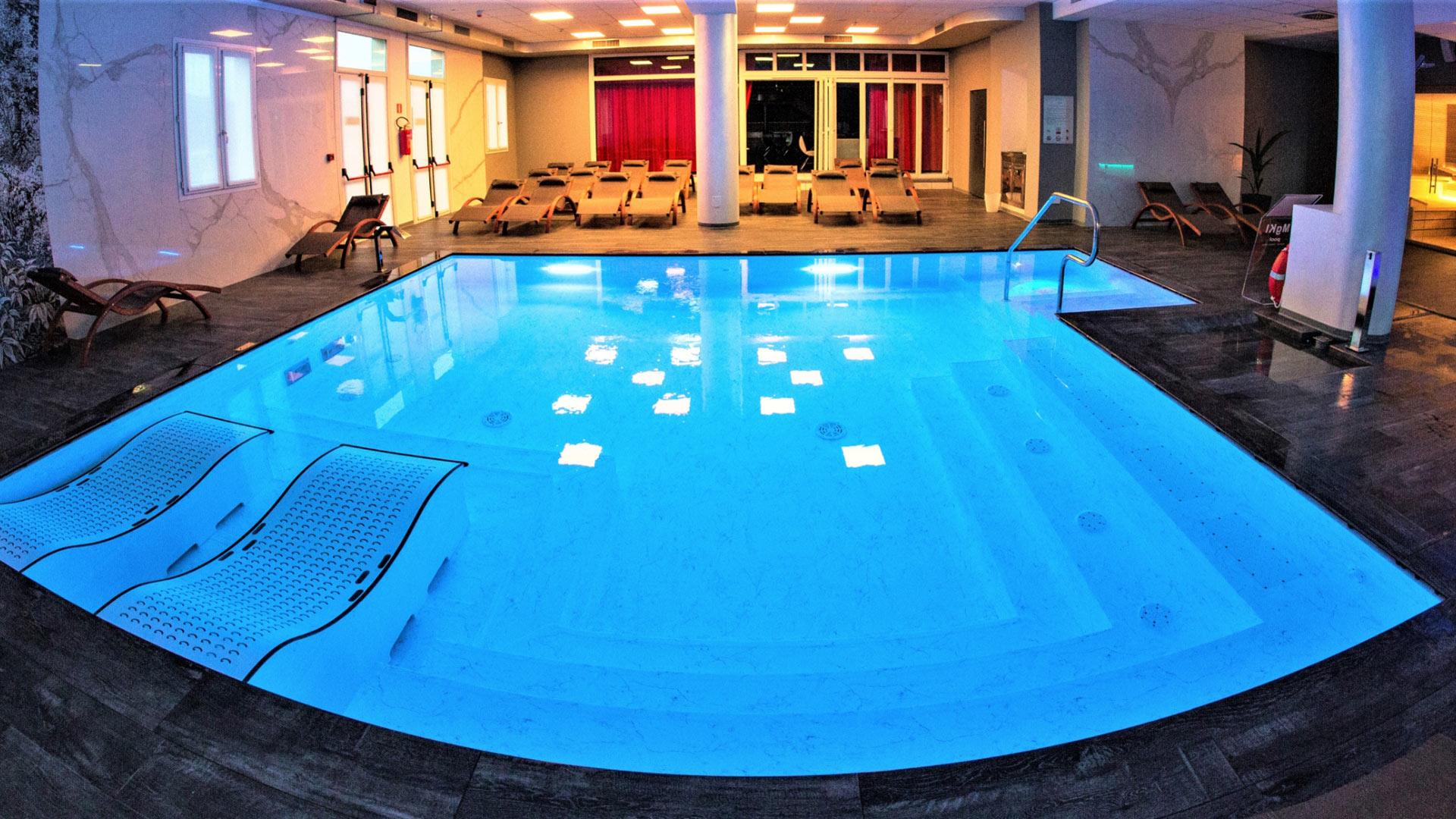 hotelformula de beheizter-pool-morgens-geoeffnet-rosolina-po-delta-naturpark 013